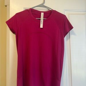 Lululemon Athletica Magenta Short Sleeve Tee